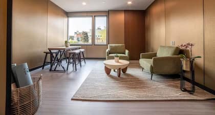 Modern Muse Loft 1BR w/parking