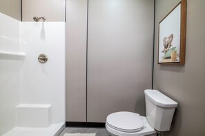 Haartrockner, Handtücher, Seife, Shampoo