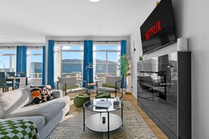 TV connectée, jeux vidéo, livres, espaces bureaux