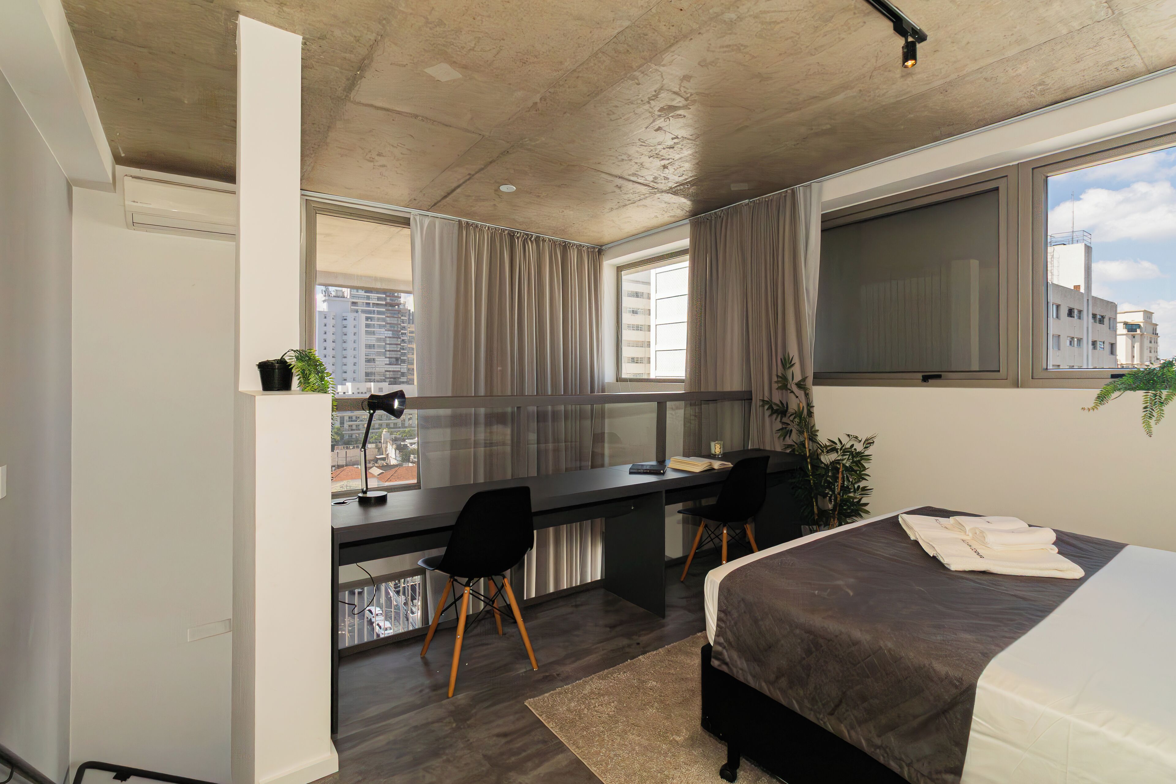 Căn hộ | Bàn, khu vực làm việc phù hợp cho laptop 