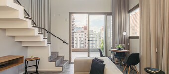 Duplex com piscina e academia
