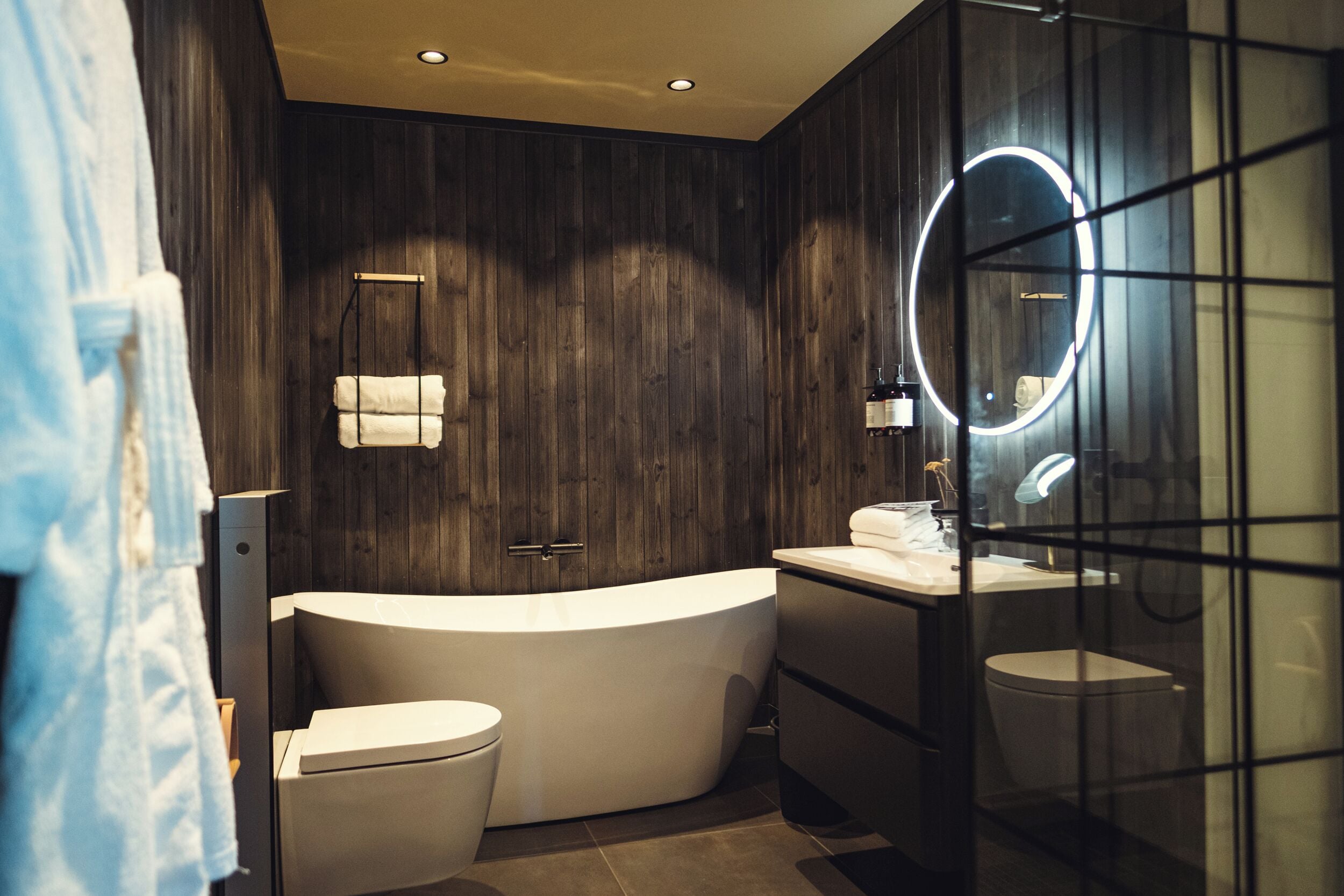 Suite familiale | Décor unique, ameublement unique, rideaux d’obscurcissement