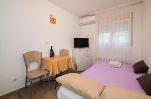 1 camera, Wi-Fi, lenzuola