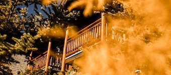 Exclusive Luxury Inn with Gourmet Dining, Hot Tub & Mountain Views in Canmore