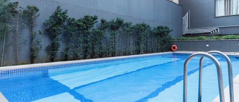 Hồ bơi ngoài trời