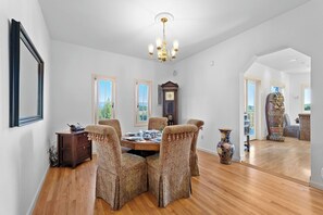 Dining - Wine Country B&B Retreat Near Downtown Healdsburg (Healdsburg)