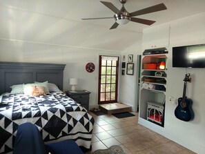 1 bedroom, desk, iron/ironing board, WiFi