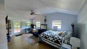 1 bedroom, desk, iron/ironing board, WiFi