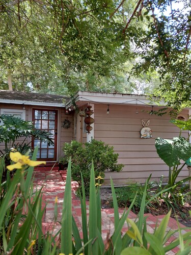 Birds & Buns Bungalow