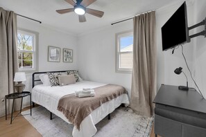 3 bedrooms, iron/ironing board, WiFi, bed sheets