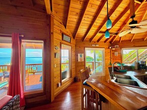 Microwave, oven, stovetop - Private Island Escape in Paradise - East Roatan - Port Royal (Port Royal)