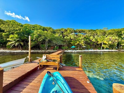 Port Paradise - Private Beach & Dock with Kayaks & World Class Snorkeling