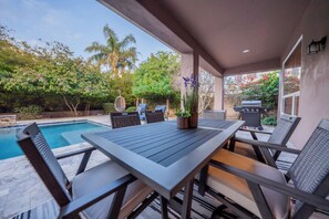 Outdoor dining - Spacious N. Scottsdale 6 Bdrm Sanctuary w/Pool & Hot tub! (Scottsdale)