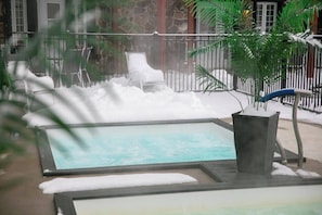 Bain à remous extérieur