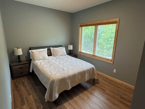 3 slaapkamers, een strijkplank/strijkijzer, gratis wifi, beddengoed