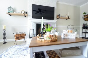 Smart TV, fireplace, books, stereo