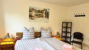 2 bedrooms, iron/ironing board, free WiFi, bed sheets