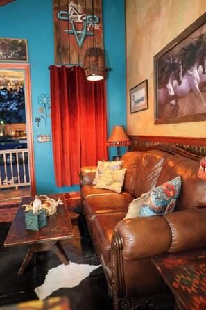 Living area - The Wildflower Inn of False River -
Kaity Rae Suite (New Roads)