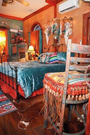 1 bedroom, free WiFi - The Wildflower Inn of False River -
Kaity Rae Suite (New Roads)