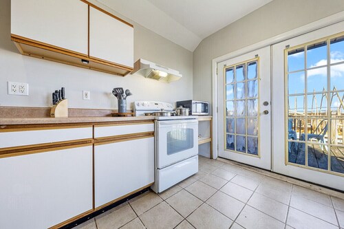 Downtown Penthouse with Ocean Views & Rooftop Deck