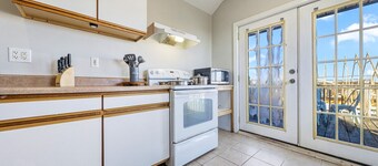 Downtown Penthouse with Ocean Views & Rooftop Deck