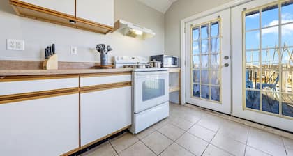 Downtown Penthouse with Ocean Views & Rooftop Deck