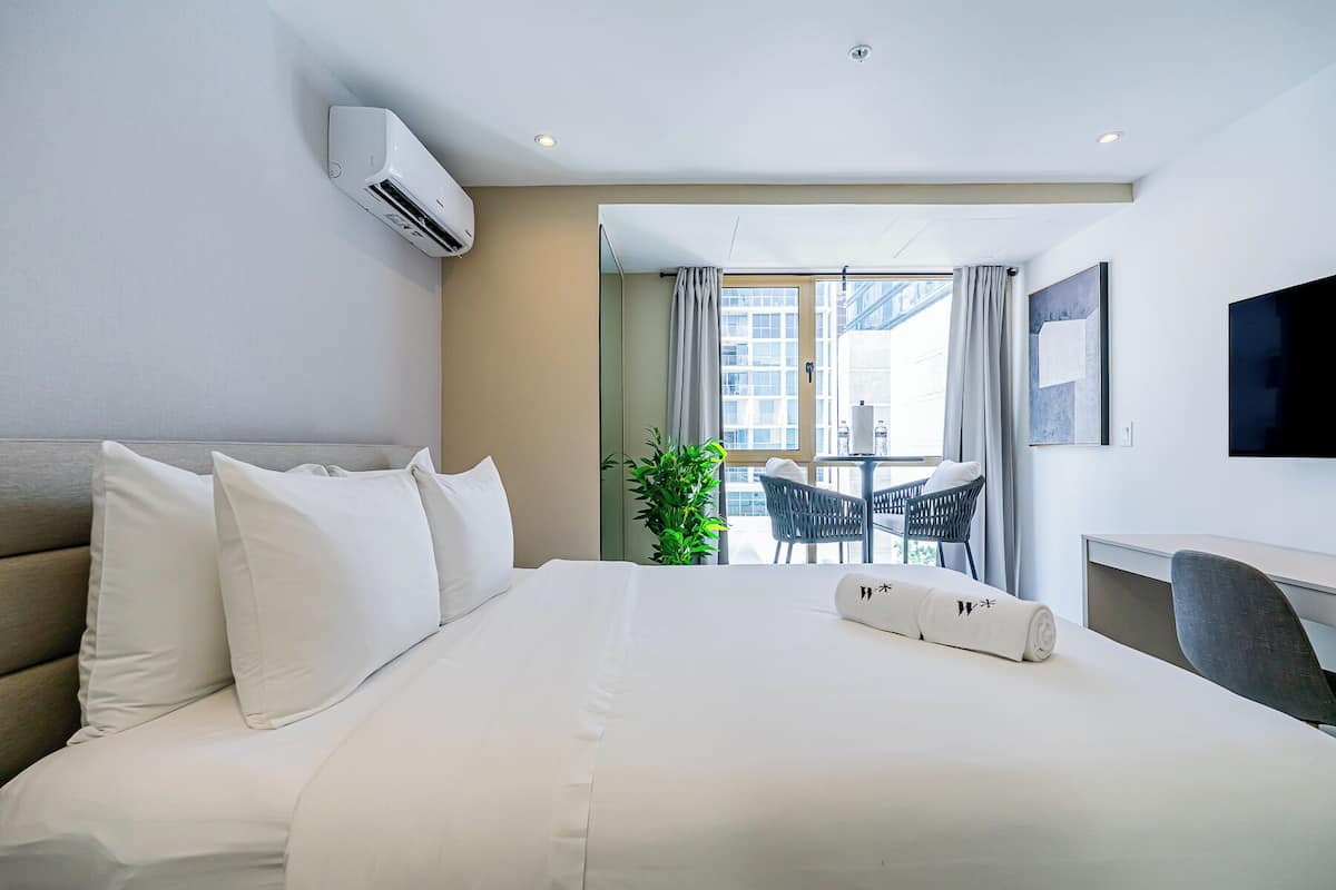 Apartment (5C) | Soundproofing, iron/ironing board, WiFi (free)