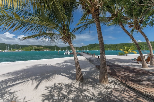 Private beach, white sand, sun loungers, beach towels