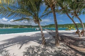 Private beach, white sand, sun-loungers, beach towels - Main House (Lance aux Épines)