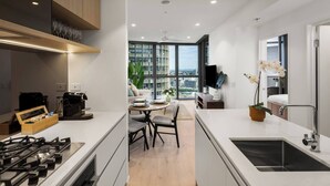 Private kitchen - Luxury 1BR in Queens Wharf (Brisbane City)