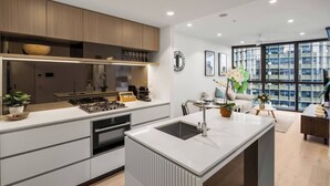 Private kitchen - Luxury 1BR in Queens Wharf (Brisbane City)