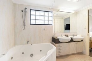 Hair dryer - Parkside Southbank 2bed Villa (South Brisbane)