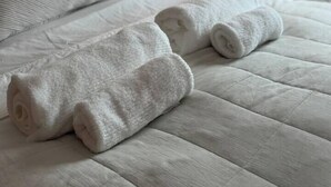 2 bedrooms, iron/ironing board, WiFi, bed sheets - Chez Mimi, Elegant City Escape, Chez Mimi, Elegant City Escape (Pyrmont)