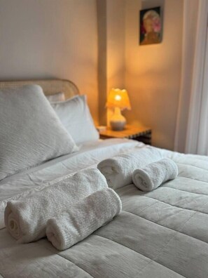 2 bedrooms, iron/ironing board, WiFi, bed sheets