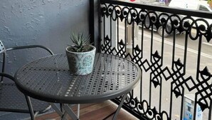 Outdoor dining - Chez Mimi, Elegant City Escape, Chez Mimi, Elegant City Escape (Pyrmont)