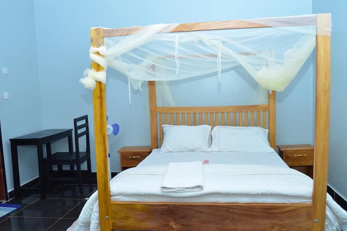 Habitación individual clásica, 1 cama Queen size, servicio de limpieza | Escritorio y wifi gratis