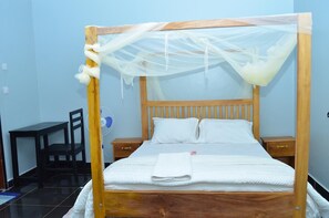 Classic Single Room, 1 Queen Bed, Vision Accessible, Housekeeping | Desk, free WiFi