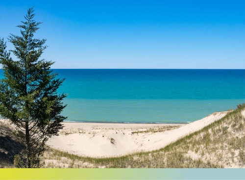 Cozy Family Getaway- 4 Blocks From The Beach!