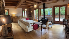 Smart TV, fireplace, DVD player, stereo