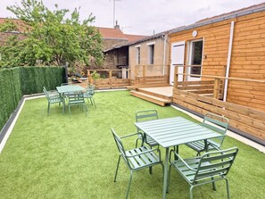 屋外ダイニングエリア