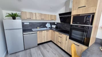 Réfrigérateur, micro-ondes, four, lave-vaisselle