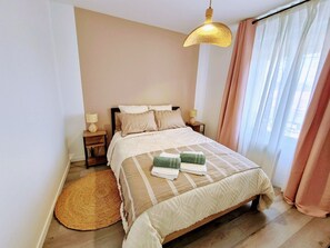 1 室のベッドルーム、WiFi、ベッドシーツ