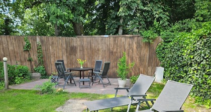 Helle Ferienwohnung in Ostfriesland mit großem Garten und Terrasse