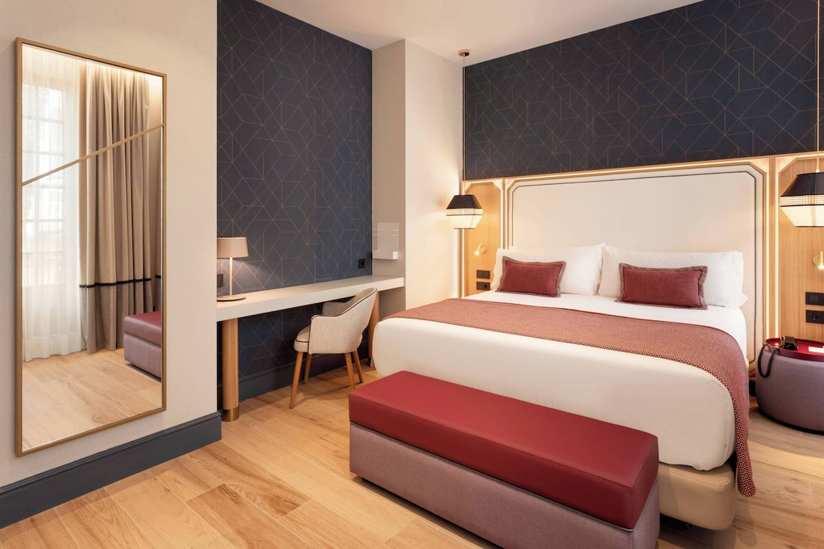 In-room safe, soundproofing