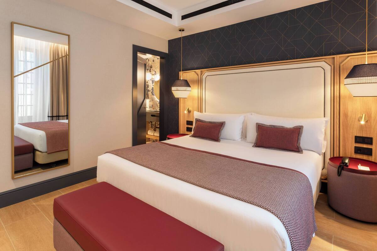In-room safe, soundproofing