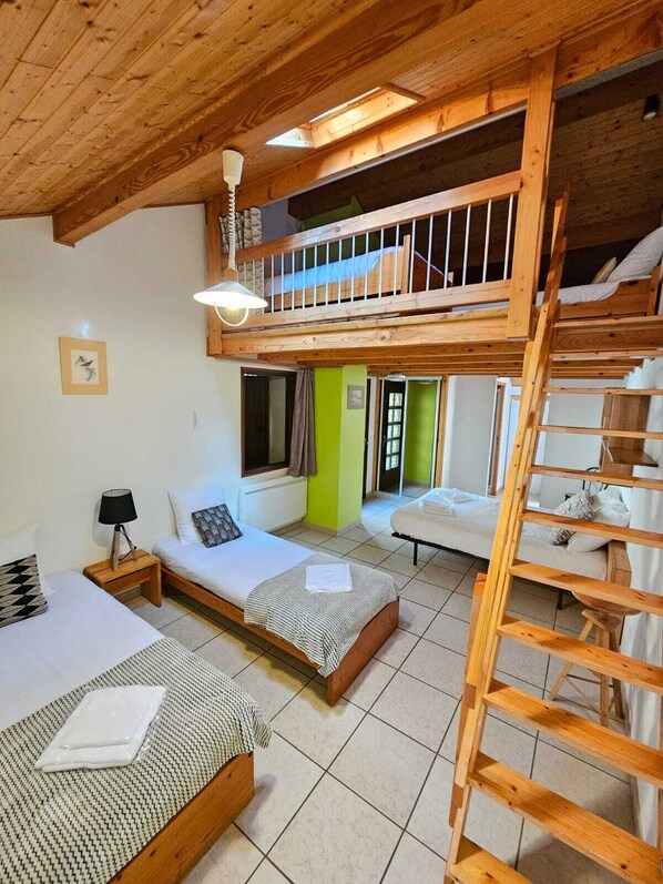 4 chambres, fer et planche à repasser, Wi-Fi, draps fournis