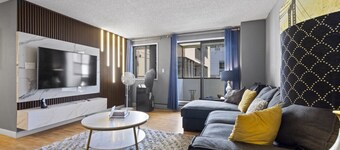 Modern 2-bedroom next to Stampede +17th w/ Parking