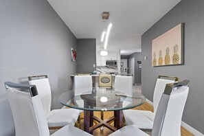 Dining - Modern 2-bedroom next to Stampede +17th w/ Parking (Calgary)