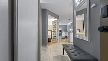 2 bedrooms, desk, iron/ironing board, WiFi