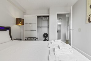 Desk, iron/ironing board, WiFi, bed sheets